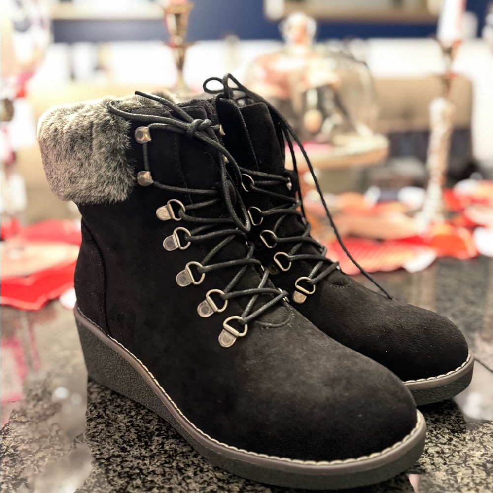 Black Winter Boots with Fur Lining and Sturdy Sole